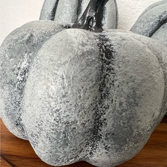 3 New Hand Painted Stone Like Foam Pumpkins Vintage Olive Ateliers RH Style Old - Picture 7 of 12
